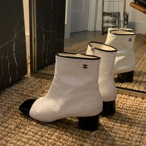 chanel fw17 white glitter ankle boot 40